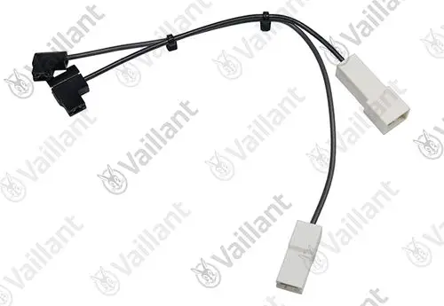 Kabelbaum von Vaillant mit mehreren Anschlüssen, bestehend aus zwei schwarzen und einem weißen Stecker, verbunden durch Kabel.